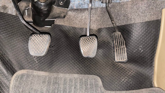 Second-hand 2014 Honda Brio S MT for sale in Chennai-14