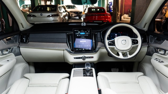 Volvo XC90 B5 AWD Mild hybrid Ultra Second-hand 2025 Volvo XC90 B5 AWD Mild hybrid Ultra for sale in New Delhi-11