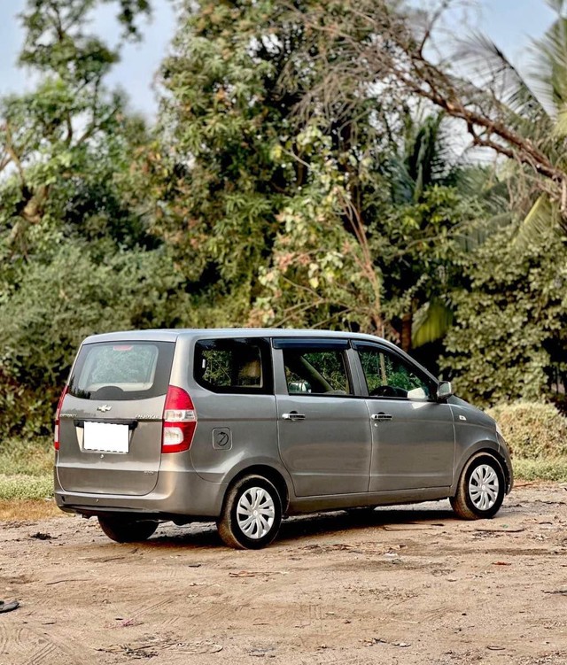 Second-hand 2013 Chevrolet Enjoy Petrol LS 7 Seater for sale in Surat-3