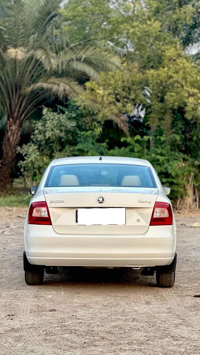 Second-hand 2014 Skoda Rapid 1.6 TDI Elegance for sale in Surat-2