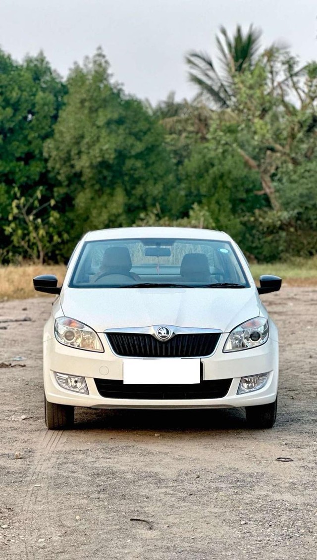 Second-hand 2014 Skoda Rapid 1.6 TDI Elegance for sale in Surat-3
