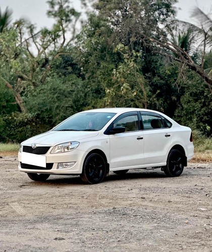 Second-hand 2014 Skoda Rapid 1.6 TDI Elegance for sale in Surat