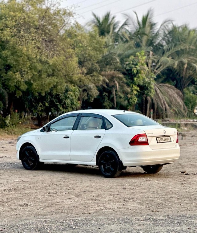 Second-hand 2014 Skoda Rapid 1.6 TDI Elegance for sale in Surat-4