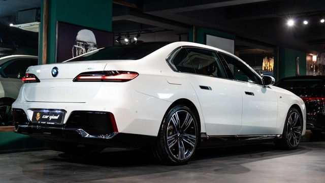 Second-hand 2024 BMW i7 xDrive60 M Sport for sale in New Delhi-5