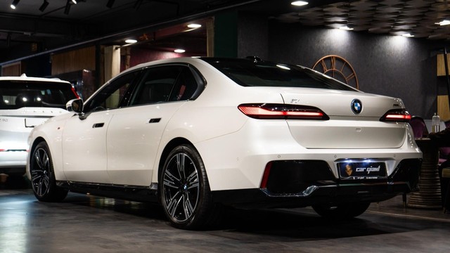 Second-hand 2024 BMW i7 xDrive60 M Sport for sale in New Delhi-16