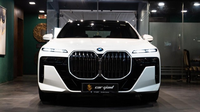 Second-hand 2024 BMW i7 xDrive60 M Sport for sale in New Delhi-15