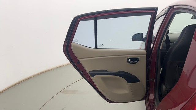 Second-hand 2016 Hyundai i10 Sportz 1.1L for sale in Kolkata-32