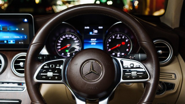 Second-hand 2020 Mercedes-Benz GLC 200 for sale in New Delhi-9