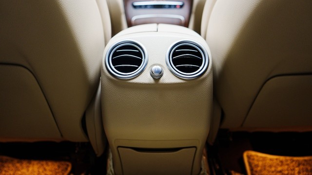 Second-hand 2020 Mercedes-Benz GLC 200 for sale in New Delhi-12