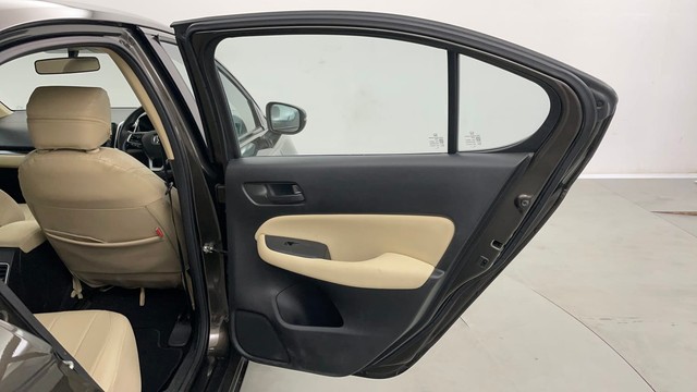Second-hand 2023 Honda City 1.5 V MT Exclusive for sale in Jaipur-23