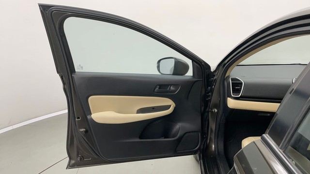 Second-hand 2023 Honda City 1.5 V MT Exclusive for sale in Jaipur-33