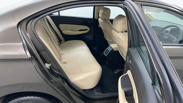 Second-hand 2023 Honda City 1.5 V MT Exclusive for sale in Jaipur-37