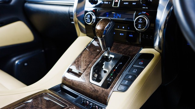 Second-hand 2023 Toyota Vellfire Executive Lounge BSVI for sale in New Delhi-15