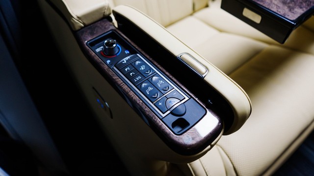 Second-hand 2023 Toyota Vellfire Executive Lounge BSVI for sale in New Delhi-17