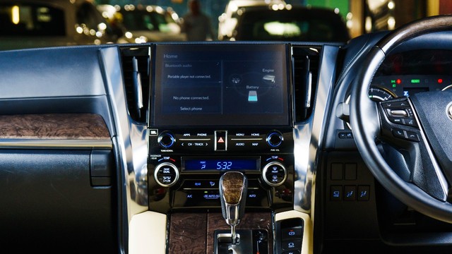 Second-hand 2023 Toyota Vellfire Executive Lounge BSVI for sale in New Delhi-12