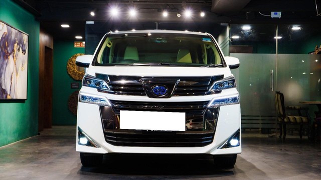 Second-hand 2023 Toyota Vellfire Executive Lounge BSVI for sale in New Delhi-4