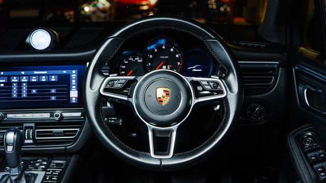 Second-hand 2021 Porsche Macan Standard BSVI for sale in New Delhi-15