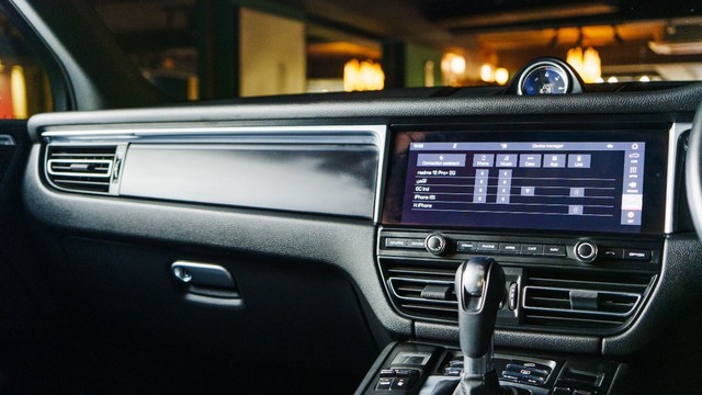 Second-hand 2021 Porsche Macan Standard BSVI for sale in New Delhi-9