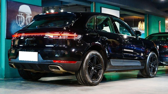 Second-hand 2021 Porsche Macan Standard BSVI for sale in New Delhi-4