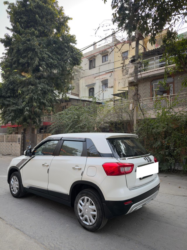 Second-hand 2021 Maruti Vitara Brezza LXI for sale in New Delhi-3