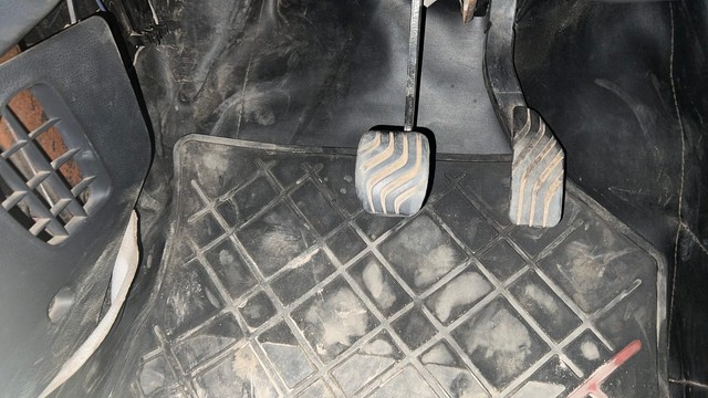 Second-hand 2016 Renault KWID 1.0 RXT AMT for sale in Kolkata-14