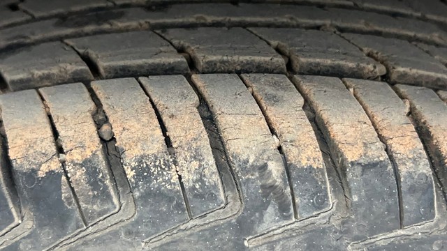 Second-hand 2016 Renault KWID 1.0 RXT AMT for sale in Kolkata-28