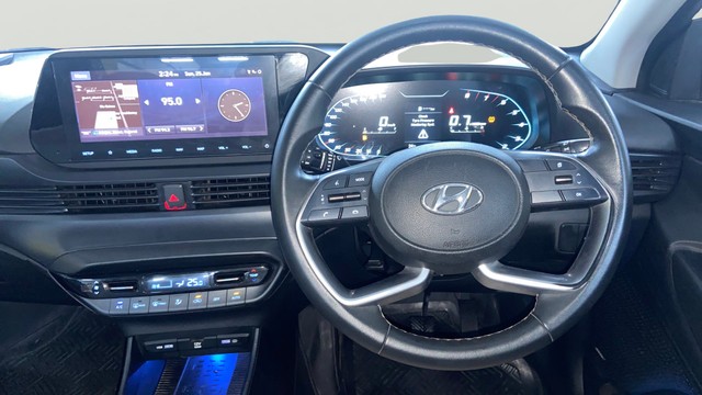 Second-hand 2021 Hyundai i20 Asta IVT DT for sale in Surat-12