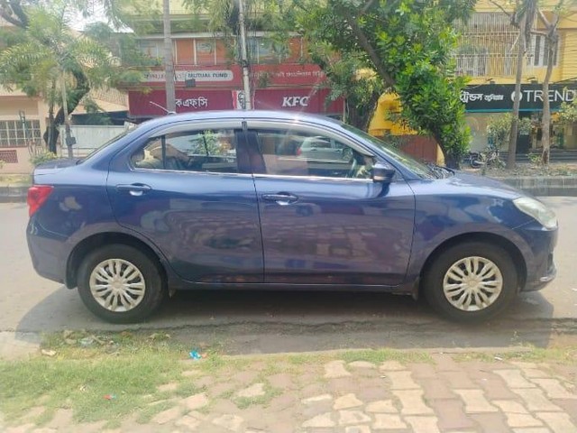 Second-hand 2017 Maruti Swift Dzire AMT VXI for sale in Kolkata-3