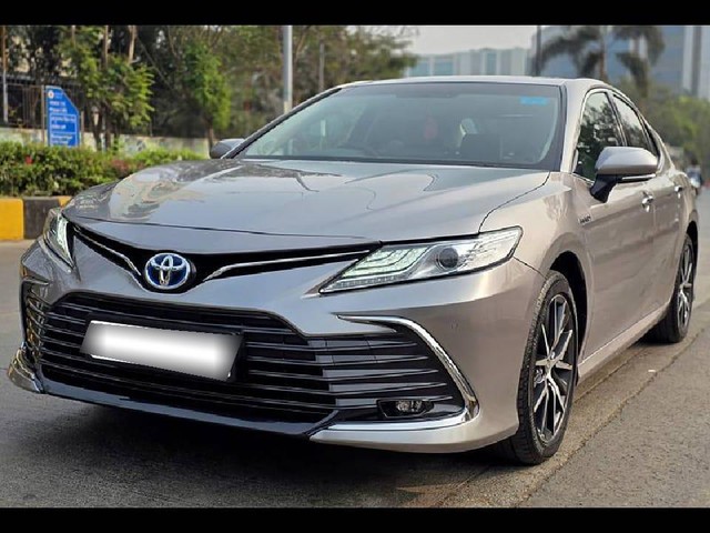 Second-hand 2023 Toyota Camry 2.5 Hybrid for sale in Mumbai-4