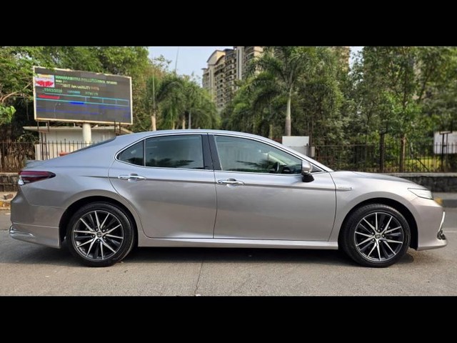 Second-hand 2023 Toyota Camry 2.5 Hybrid for sale in Mumbai-1