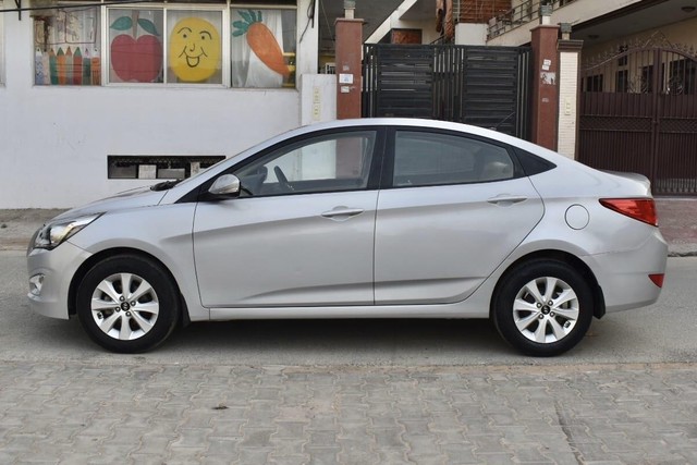 Second-hand 2015 Hyundai Verna 1.6 VTVT SX for sale in Gurgaon-3