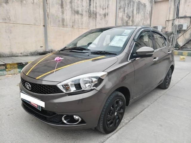 Second-hand 2017 Tata Tigor 1.2 Revotron XT for sale in Noida-3