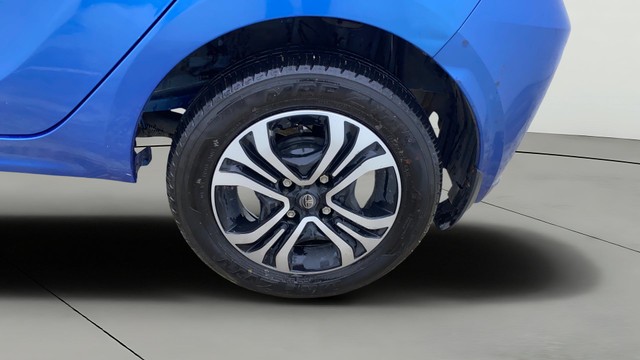 Second-hand 2024 Tata Tiago XT for sale in Ahmedabad-26