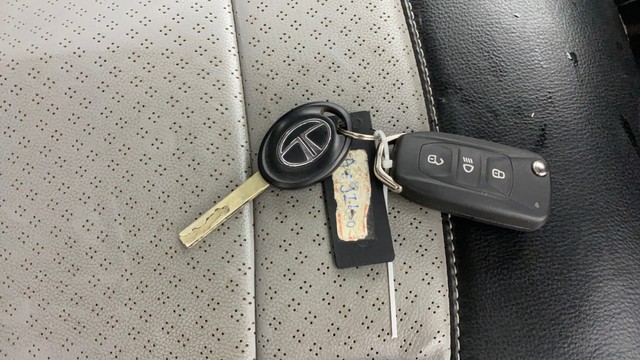 Second-hand 2024 Tata Tiago XT for sale in Ahmedabad-21