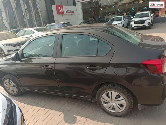 Second-hand 2023 Honda Amaze 2nd Gen S CVT for sale in Ahmedabad-2