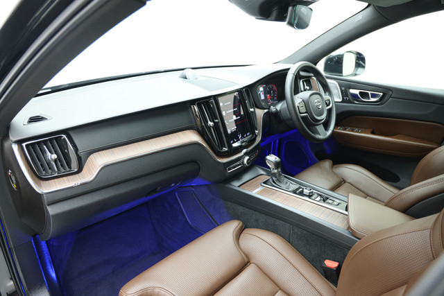 Second-hand 2021 Volvo XC60 Inscription D5 for sale in Gurgaon-12