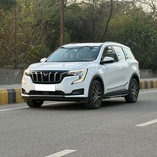 Second-hand 2024 Mahindra XUV700 AX7 7Str Diesel AT for sale in Noida-3