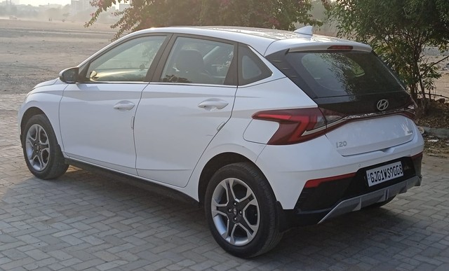 Second-hand 2024 Hyundai i20 Sportz Opt for sale in Ahmedabad-9