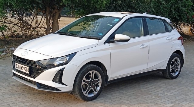 Second-hand 2024 Hyundai i20 Sportz Opt for sale in Ahmedabad-2