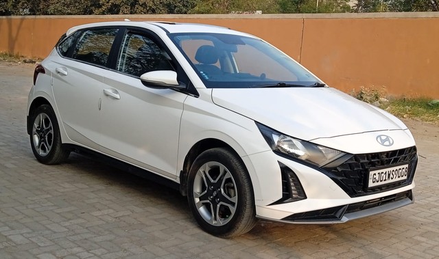 Second-hand 2024 Hyundai i20 Sportz Opt for sale in Ahmedabad-1