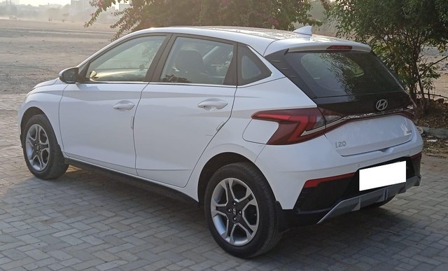 Second-hand 2024 Hyundai i20 Sportz Opt for sale in Ahmedabad-2