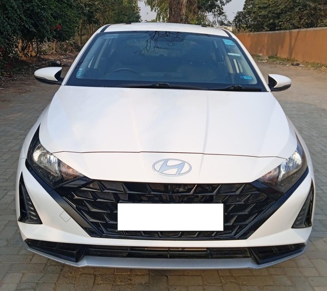 Second-hand 2024 Hyundai i20 Sportz Opt for sale in Ahmedabad-3