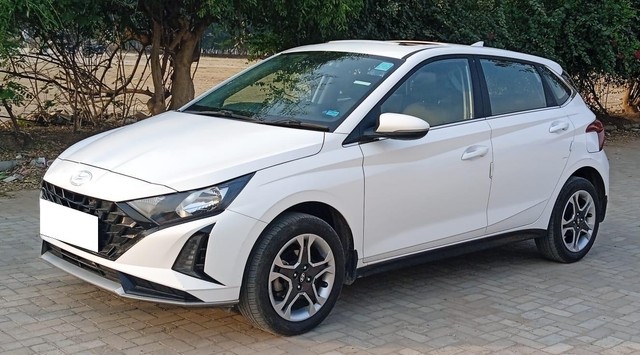 Second-hand 2024 Hyundai i20 Sportz Opt for sale in Ahmedabad-8