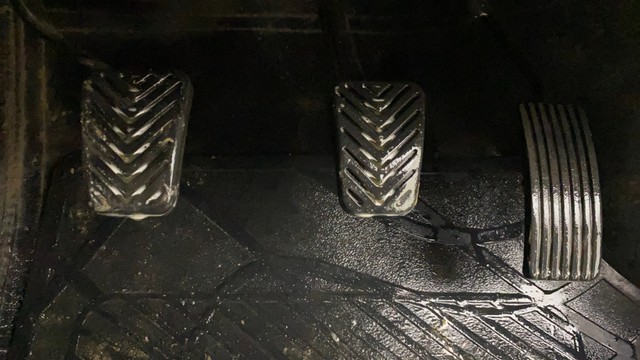 Second-hand 2018 Hyundai EON Magna Plus for sale in Ahmedabad-14