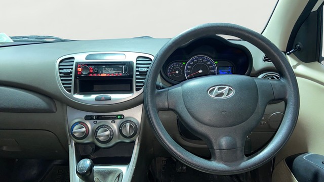 Second-hand 2015 Hyundai i10 Magna 1.1L for sale in Surat-12