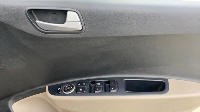 Second-hand 2016 Hyundai Grand i10 Sportz for sale in Thane-17