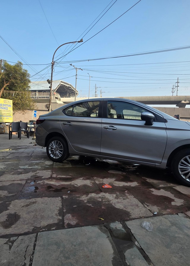 Honda City V MT Second-hand 2022 Honda City V MT for sale in New Delhi-7