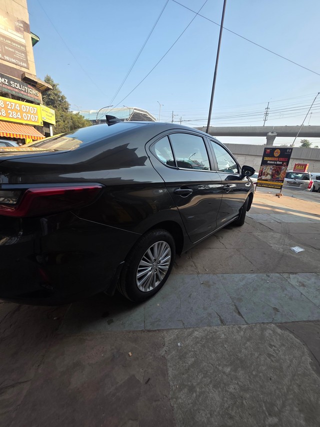 Honda City V MT Second-hand 2022 Honda City V MT for sale in New Delhi-5