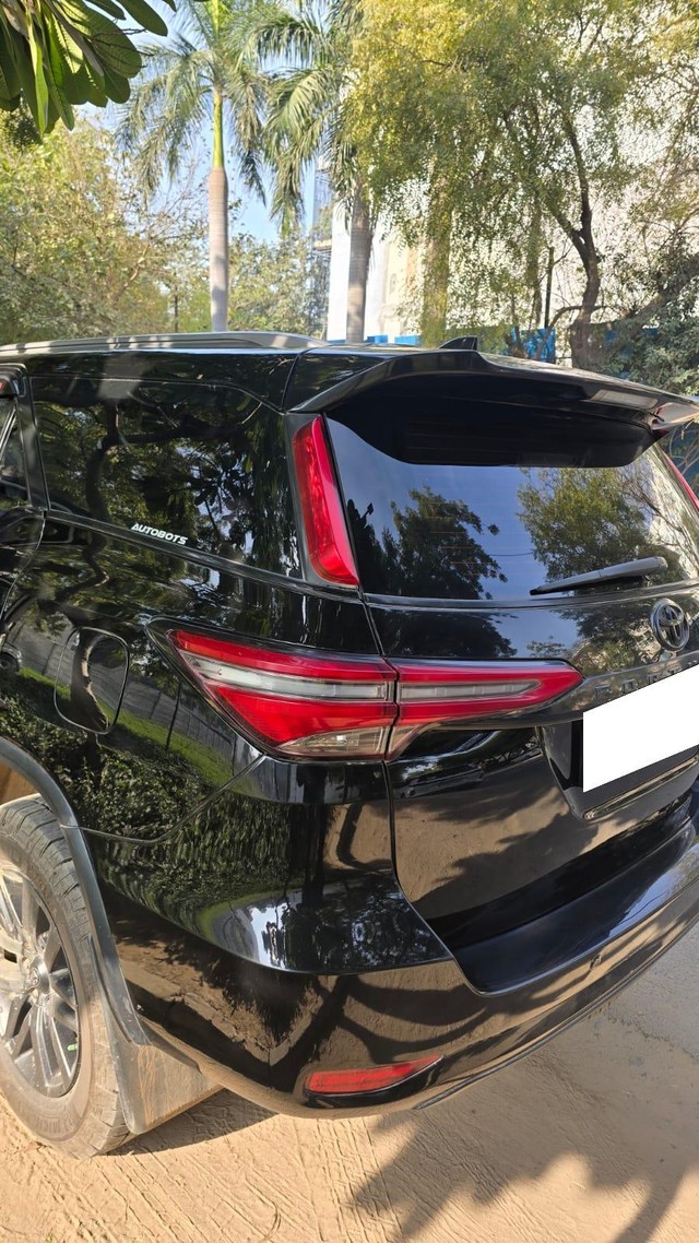 Second-hand 2018 Toyota Fortuner 2.8 4WD AT BSIV for sale in Gurgaon-2