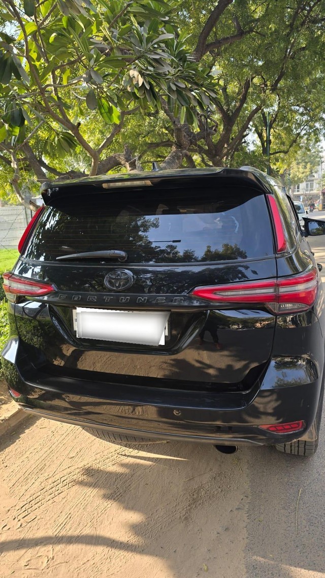 Second-hand 2018 Toyota Fortuner 2.8 4WD AT BSIV for sale in Gurgaon-3